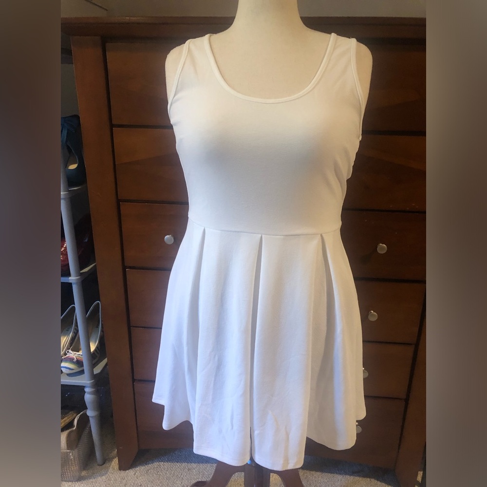 White Mark - White Sleeveless Pleated Skater Dress